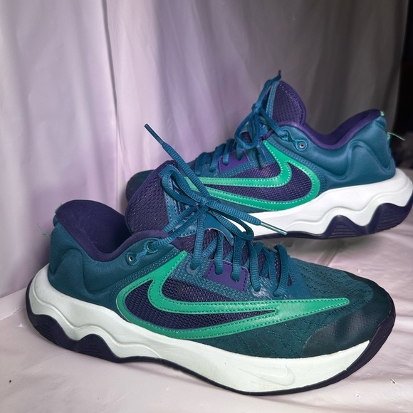 Nike Turquoise and Navy Athletic Shoes main image 6